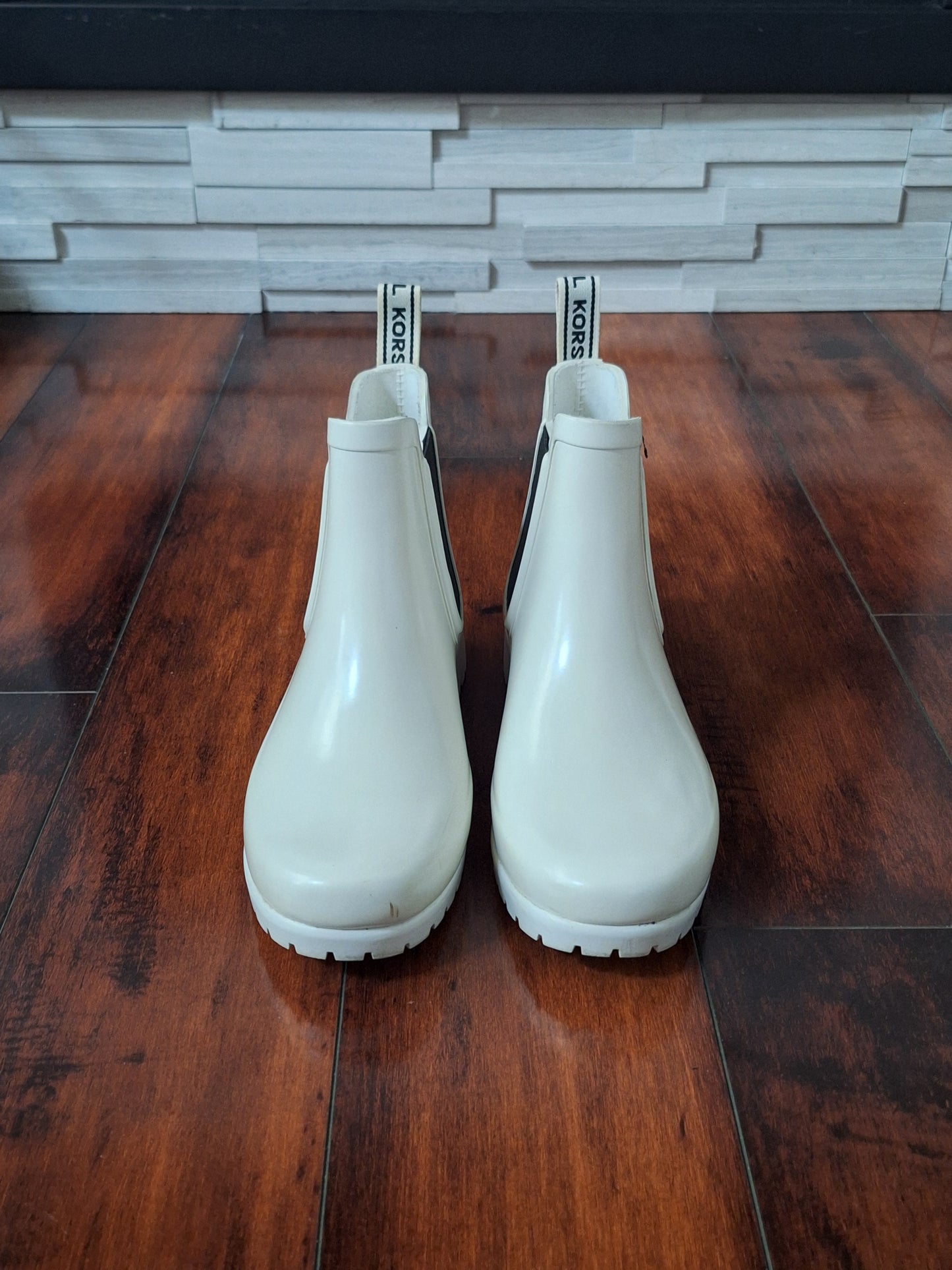White MICHAEL Michael Kors rain boot Size 8
