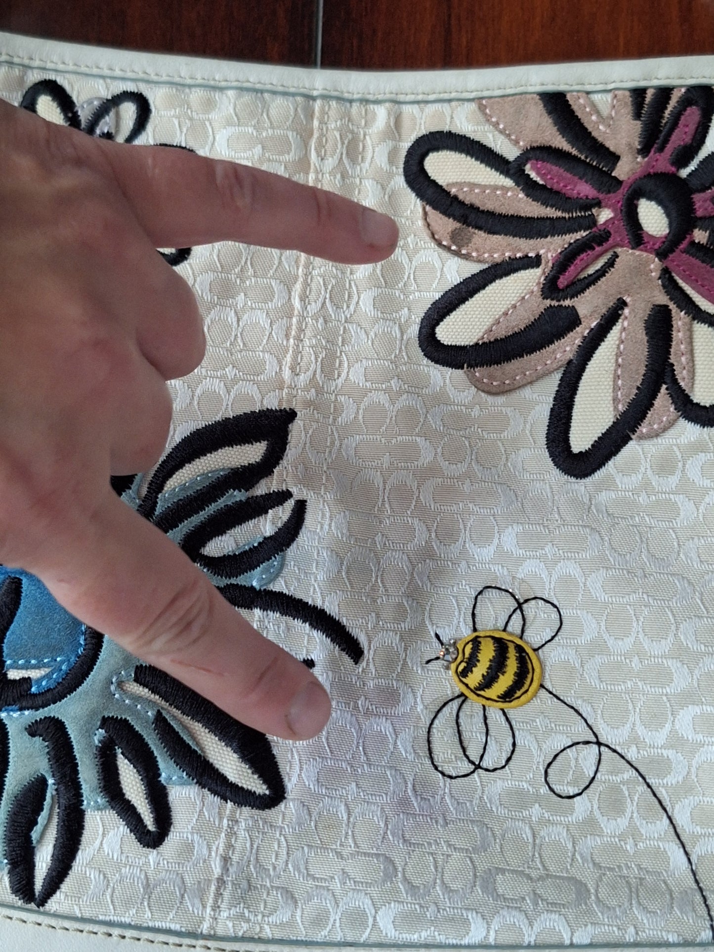 Vintage COACH White Floral Bee Duffle Crossbody Shoulder Bag F10871