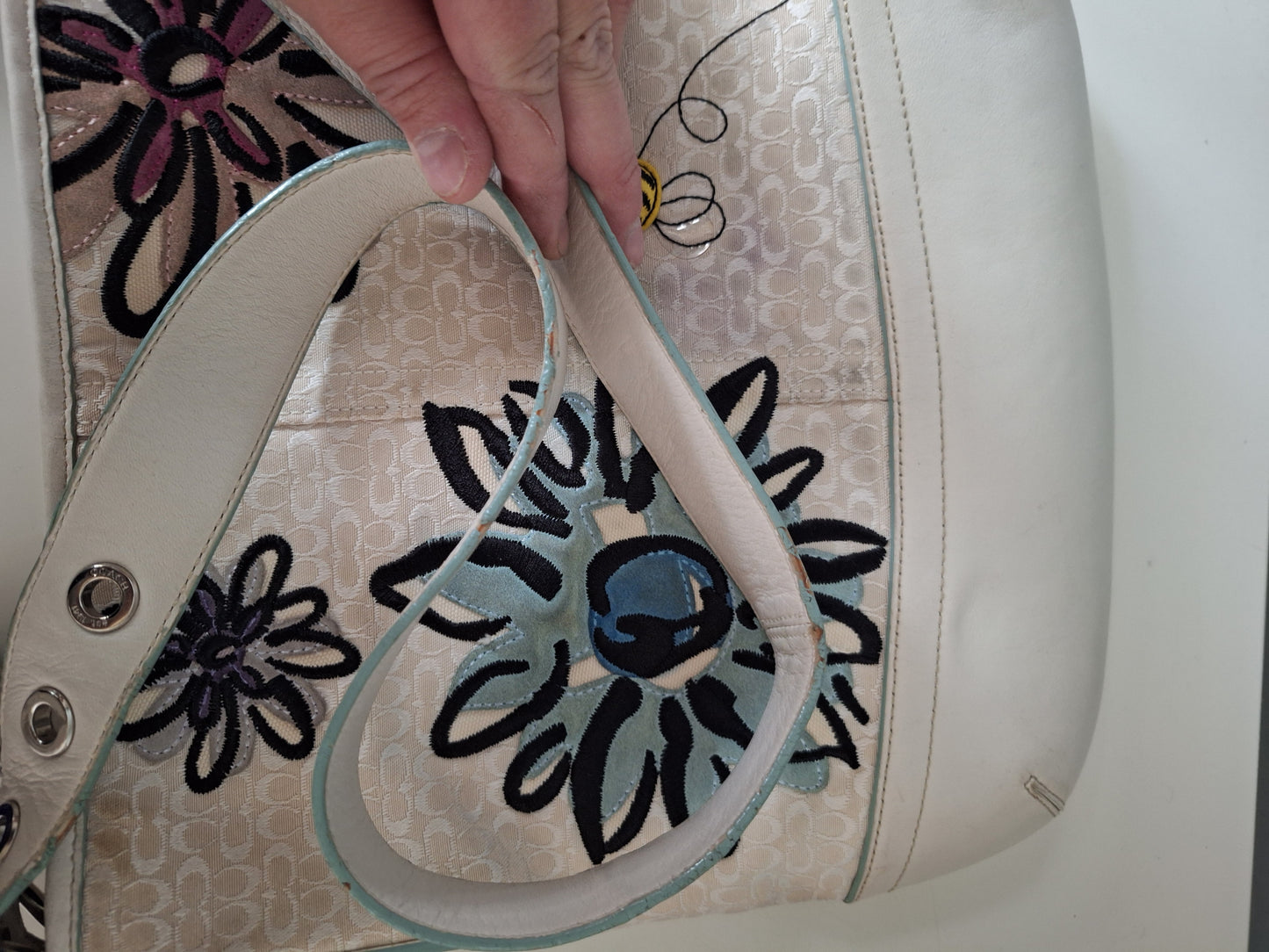 Vintage COACH White Floral Bee Duffle Crossbody Shoulder Bag F10871