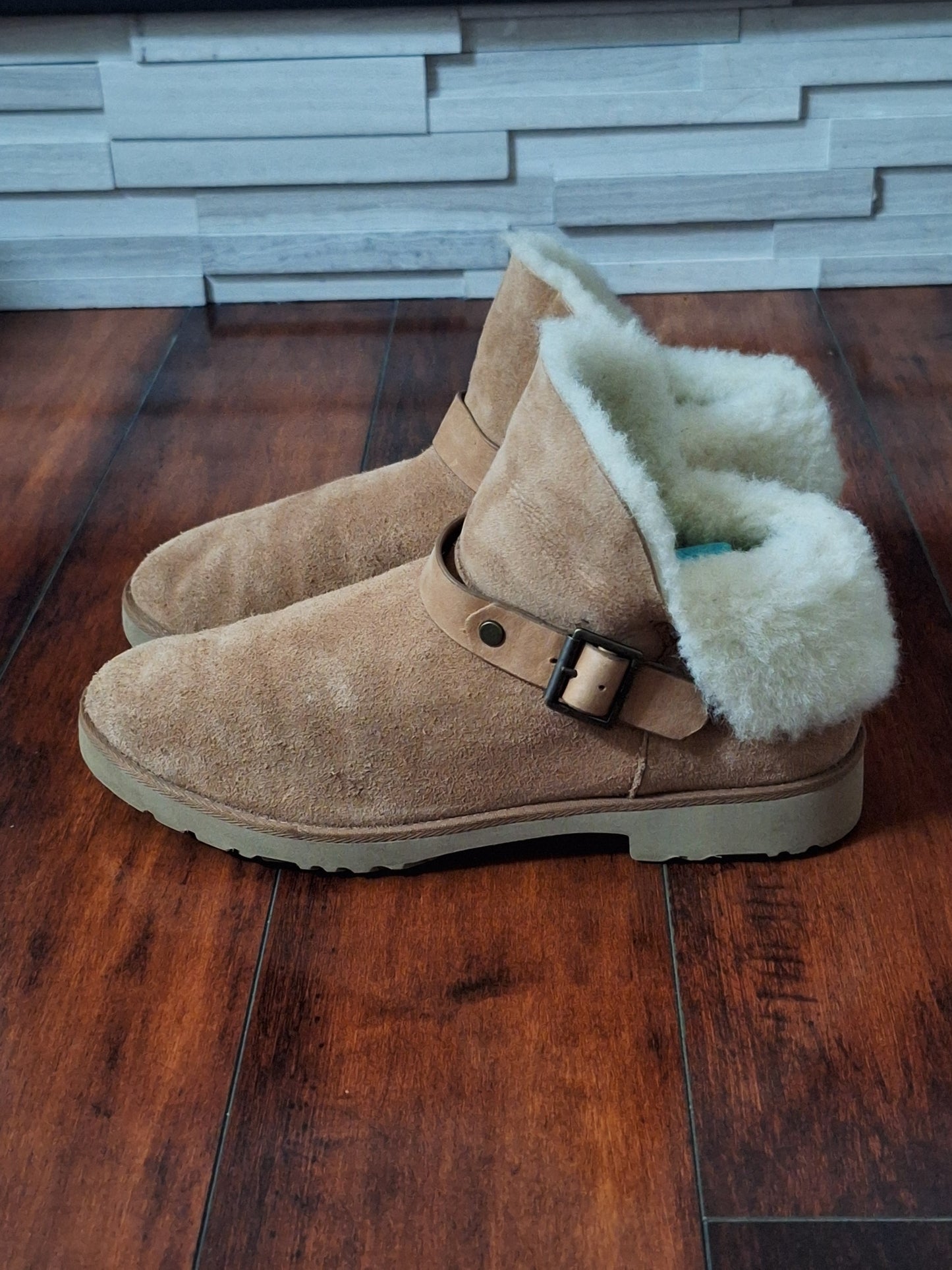 UGG Romely Short Buckle Boot Chestnut Size 9.5 SN 1132993