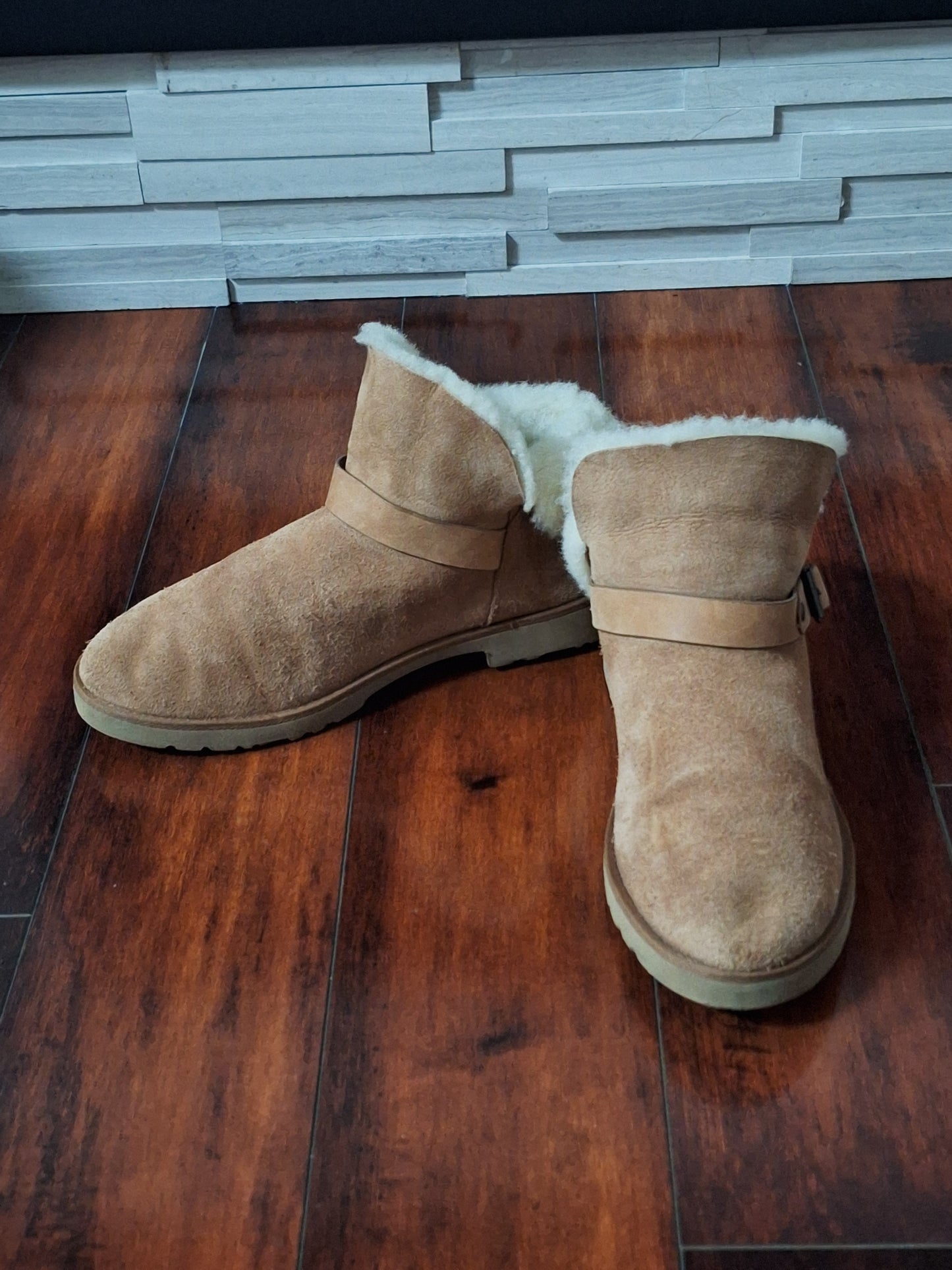 UGG Romely Short Buckle Boot Chestnut Size 9.5 SN 1132993