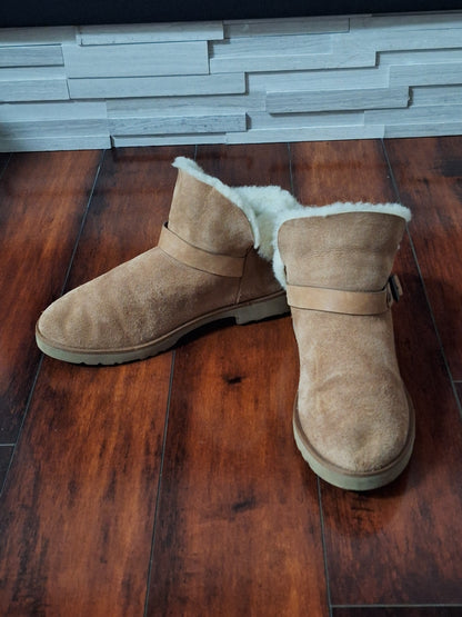 UGG Romely Short Buckle Boot Chestnut Size 9.5 SN 1132993