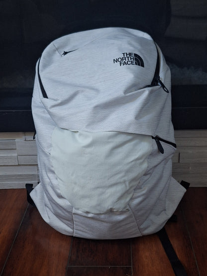 THE NORTH FACE Aurora 22L Backpack, White Metallic/Black