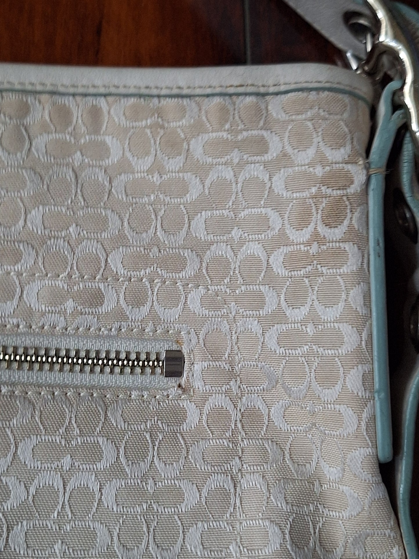 Vintage COACH White Floral Bee Duffle Crossbody Shoulder Bag F10871