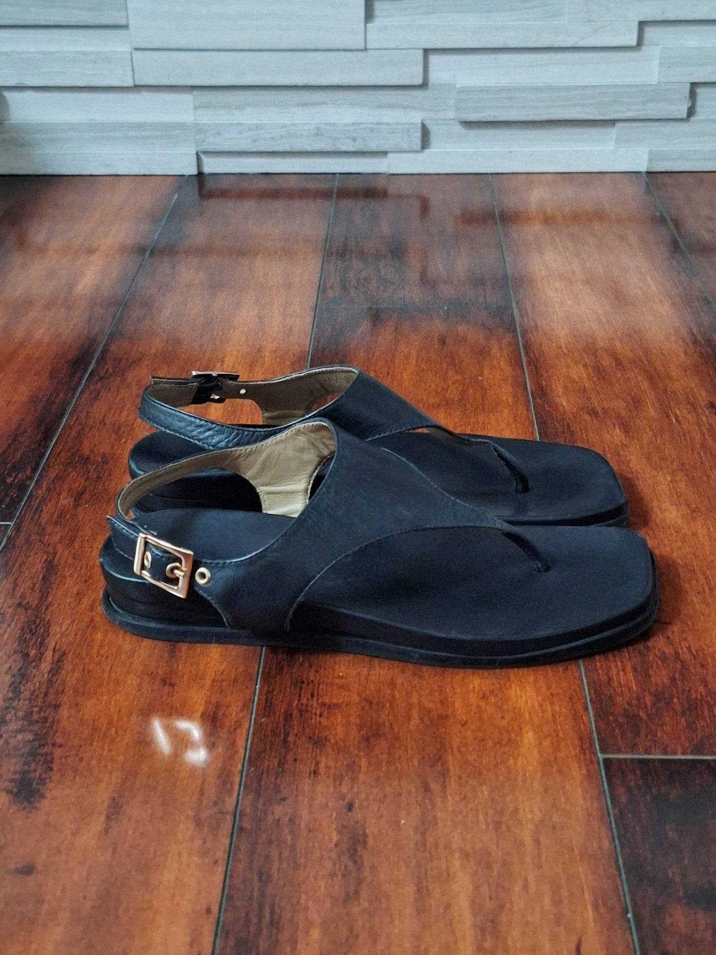 Bernardo Concord Wedge Sandal Black Leather Size 7