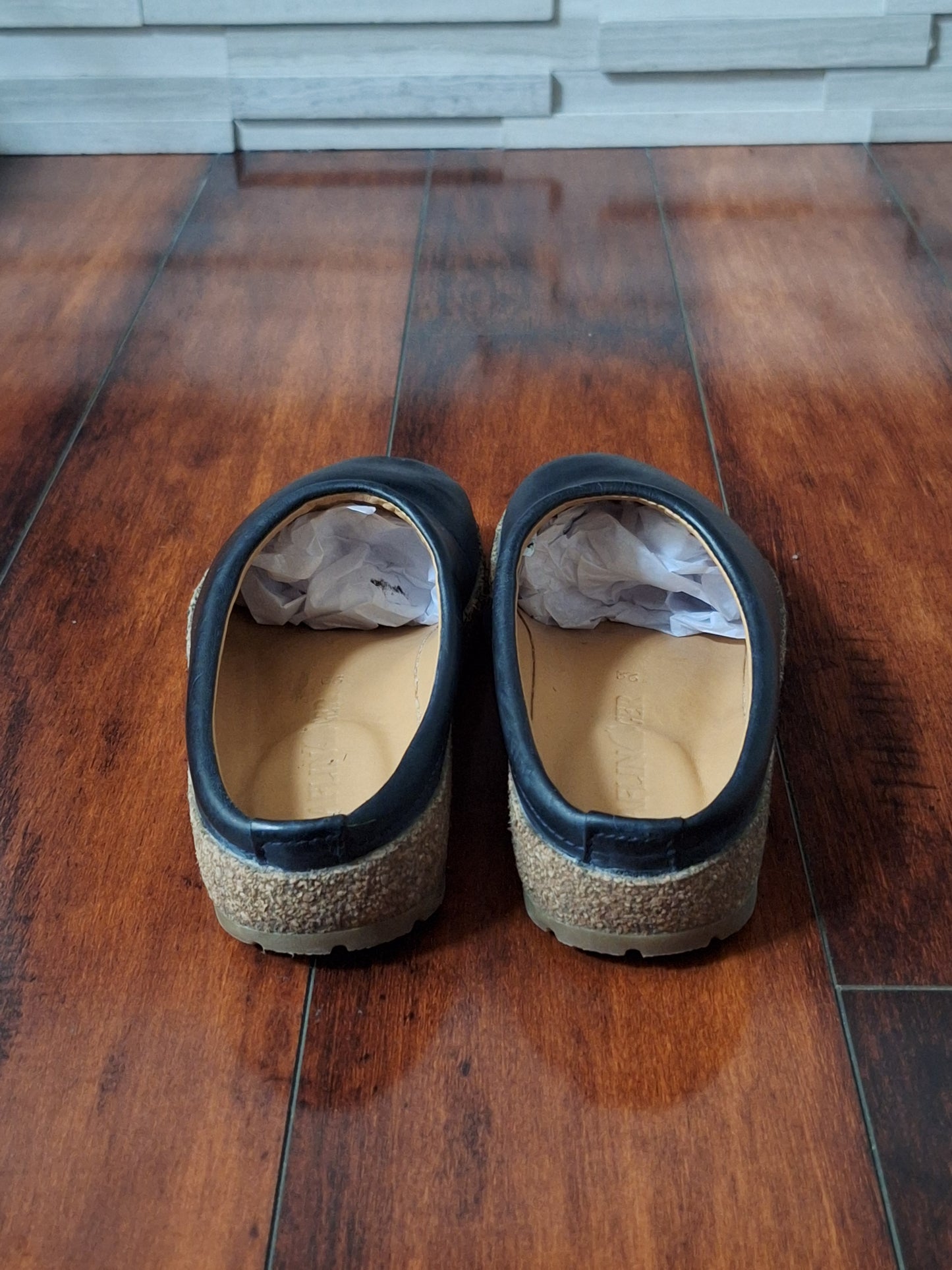 Haflinger Phillip black leather unisex clogs EU 36 US 5