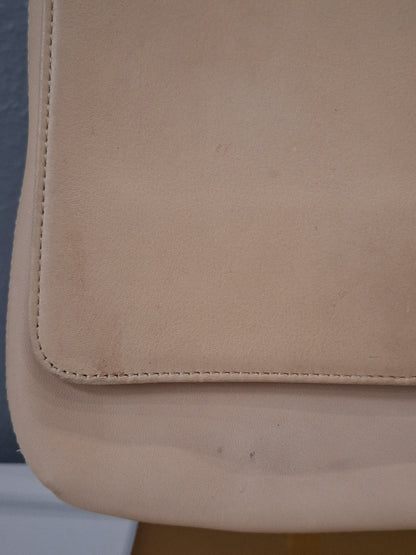 Coach Limited edition genuine leather shoulder bag, pre-loved.  In good condition overall,  please see photos for wear. 

Measurements are in inches:

Height: 11
Length: 8
Depth: 1
Handle Drop: 9 1/2