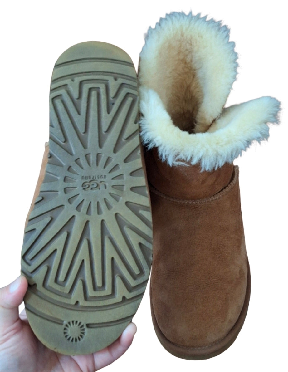 Women UGG Bailey Button II Boot 5803 Color Chestnut Suede Upper Size 7