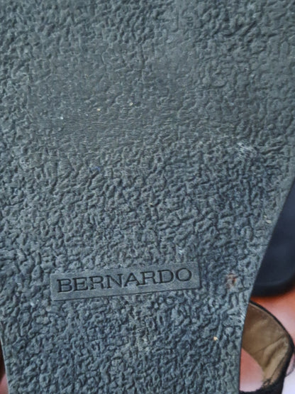 Bernardo Concord Wedge Sandal Black Leather Size 7