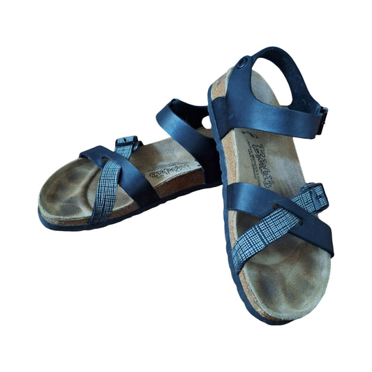 Birki's by Birkenstock Lillie sandals in black with a plaid criss-cross, Size 6