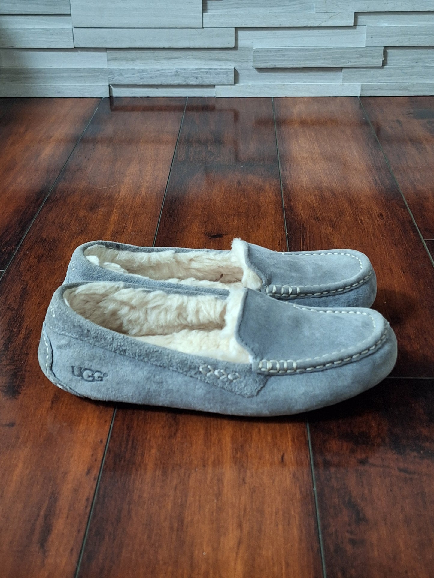 Women's Gray UGG Ansley Slippers Size 7