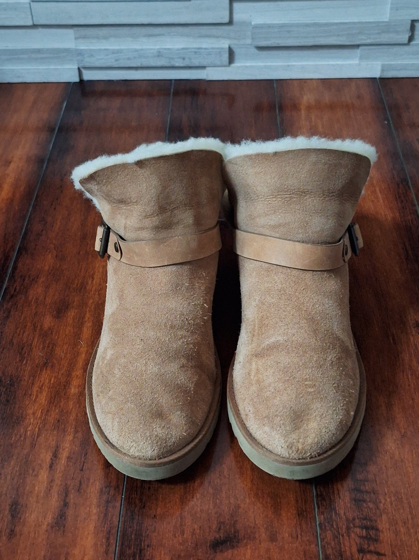 UGG Romely Short Buckle Boot Chestnut Size 9.5 SN 1132993