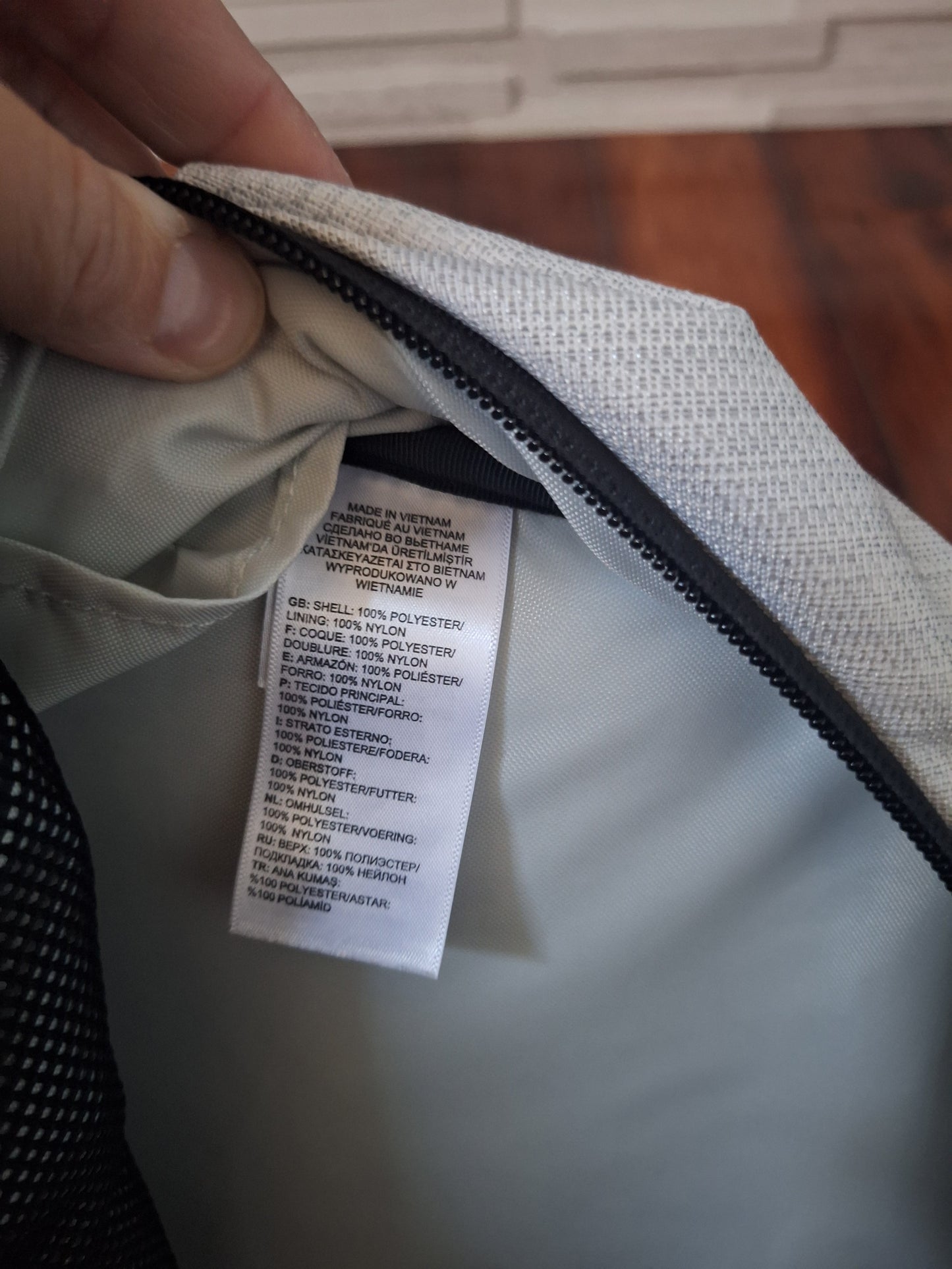 THE NORTH FACE Aurora 22L Backpack, White Metallic/Black