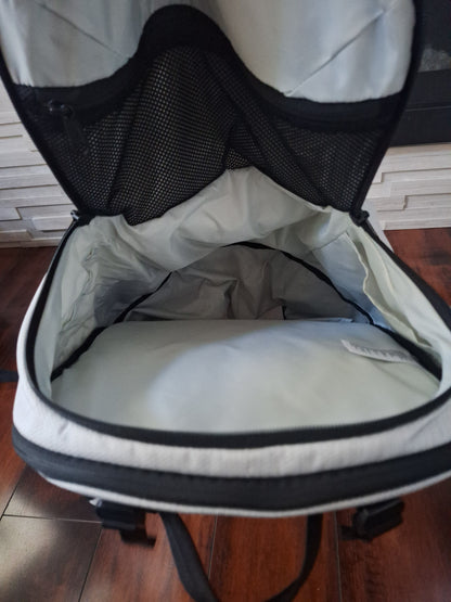 THE NORTH FACE Aurora 22L Backpack, White Metallic/Black