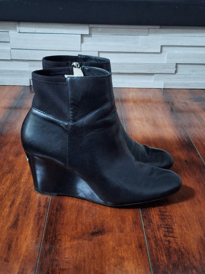 Black Michael Kors Leather Ankle Booties Size 9