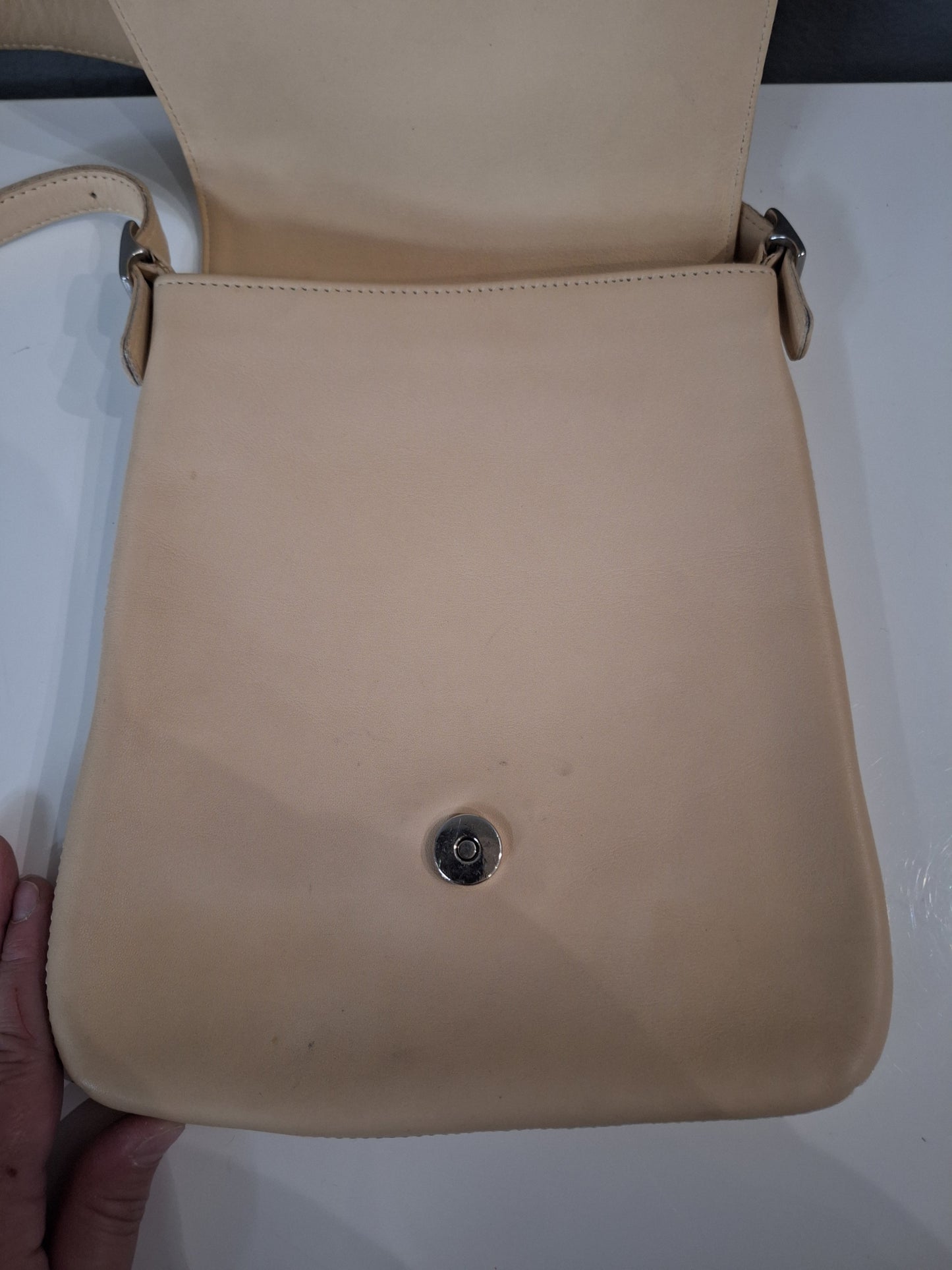 Coach Limited edition genuine leather shoulder bag, pre-loved.  In good condition overall,  please see photos for wear. 

Measurements are in inches:

Height: 11
Length: 8
Depth: 1
Handle Drop: 9 1/2