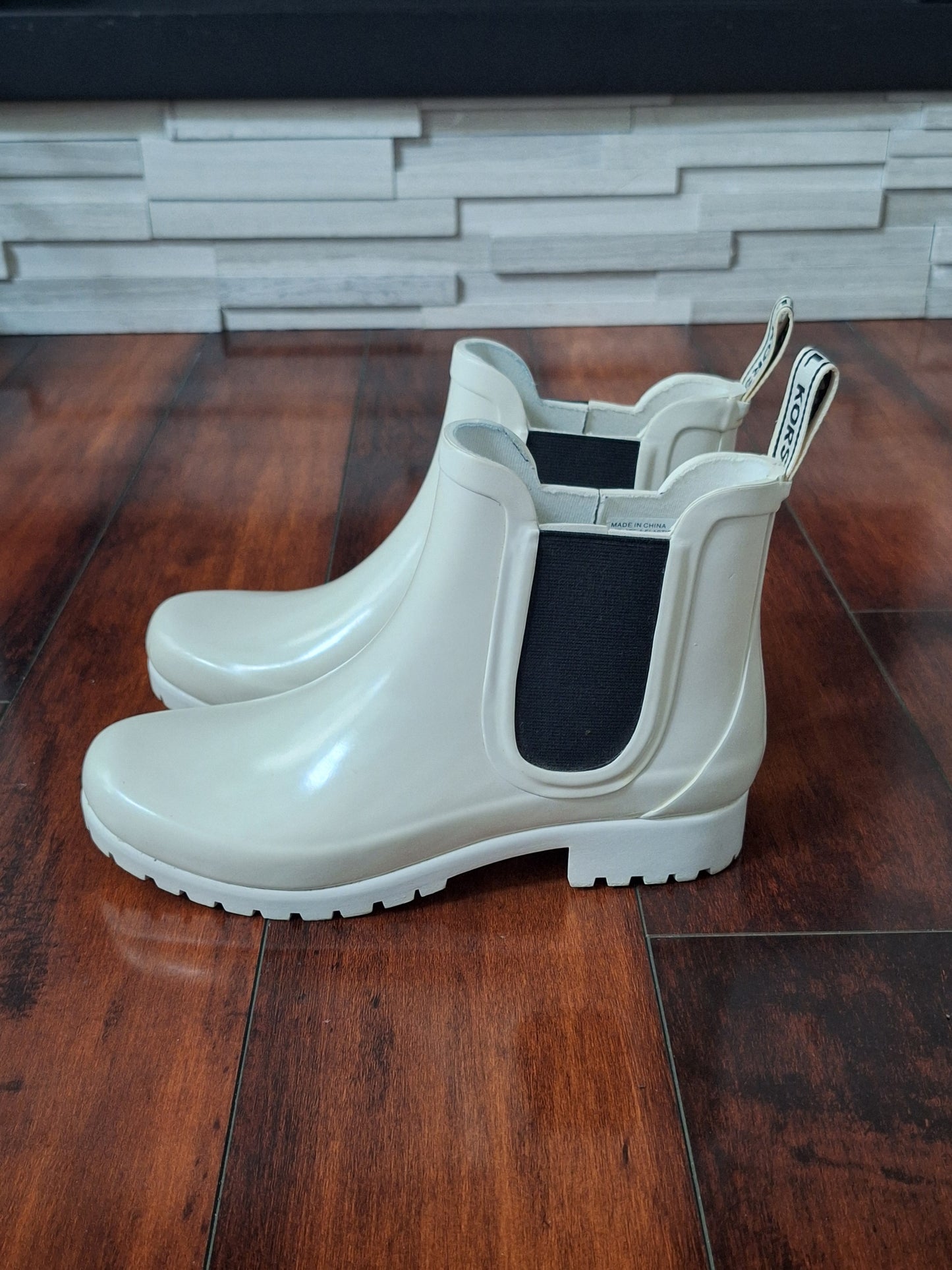 White MICHAEL Michael Kors rain boot Size 8