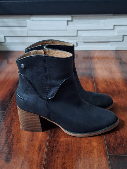 UGG Annie Boot Black Size 8.5
