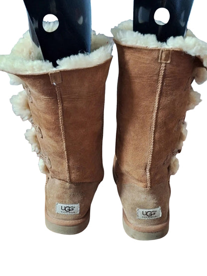 UGG 1873 Bailey Button Triplet Size 7 Women's Boots - Chestnut