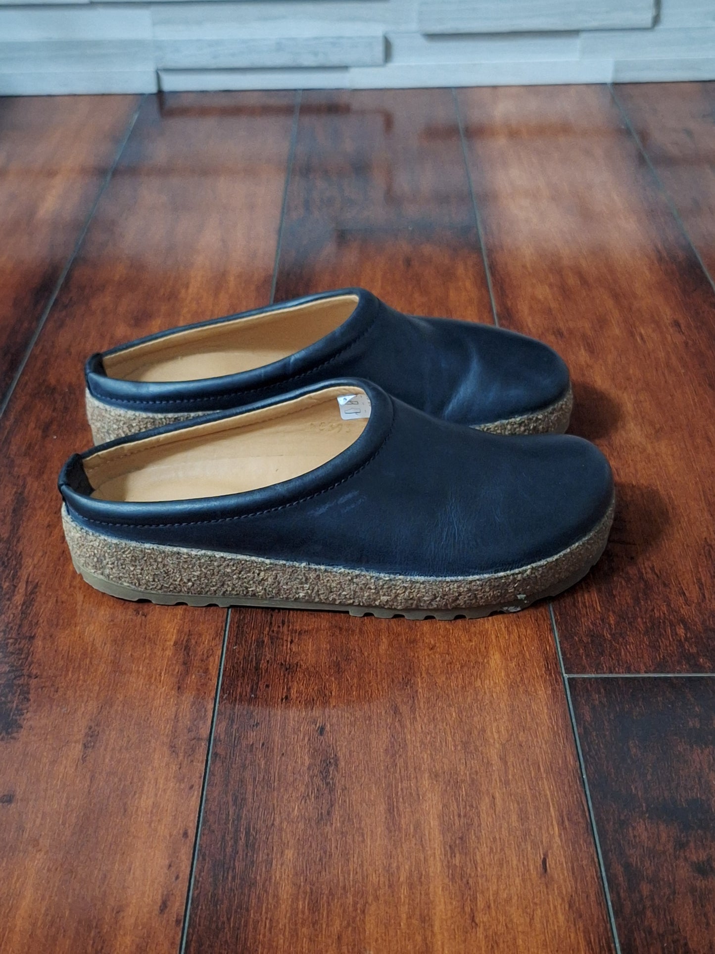 Haflinger Phillip black leather unisex clogs EU 36 US 5