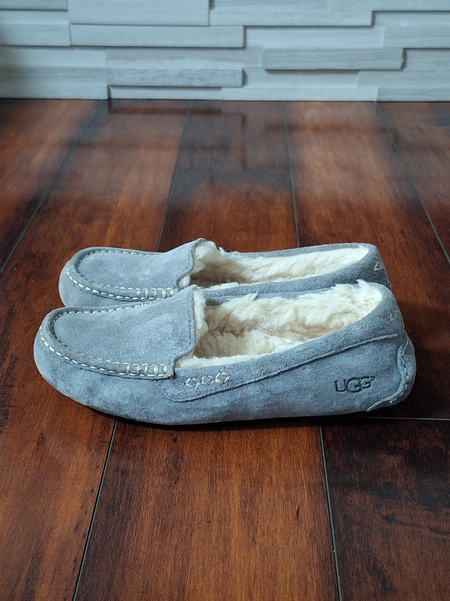Women's Gray UGG Ansley Slippers Size 7