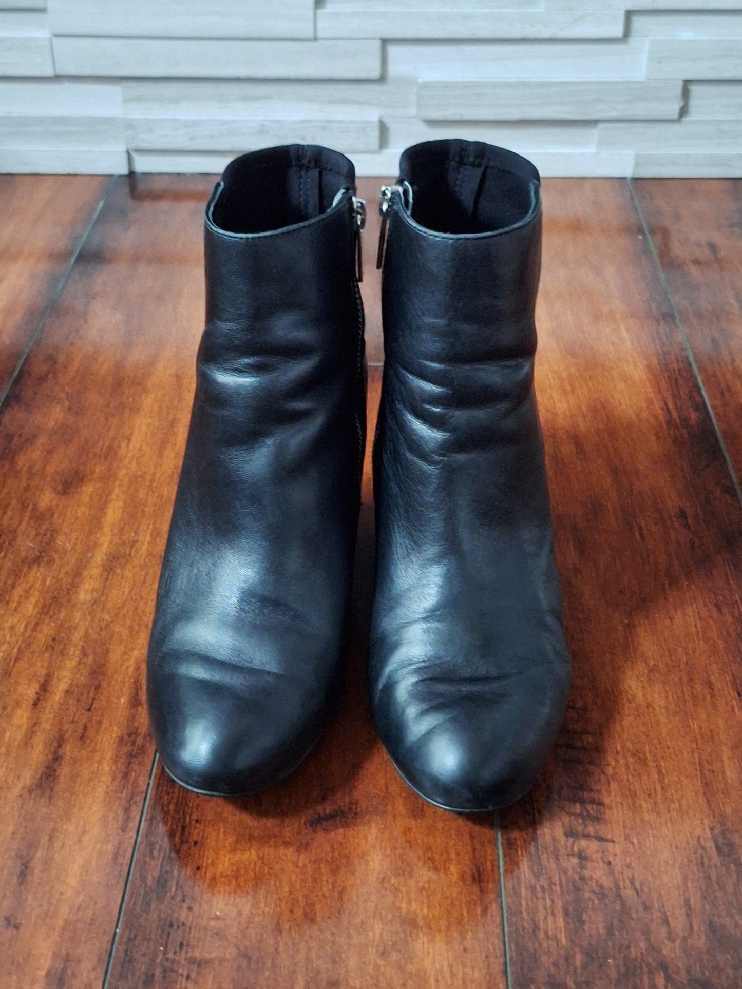 Black Michael Kors Leather Ankle Booties Size 9