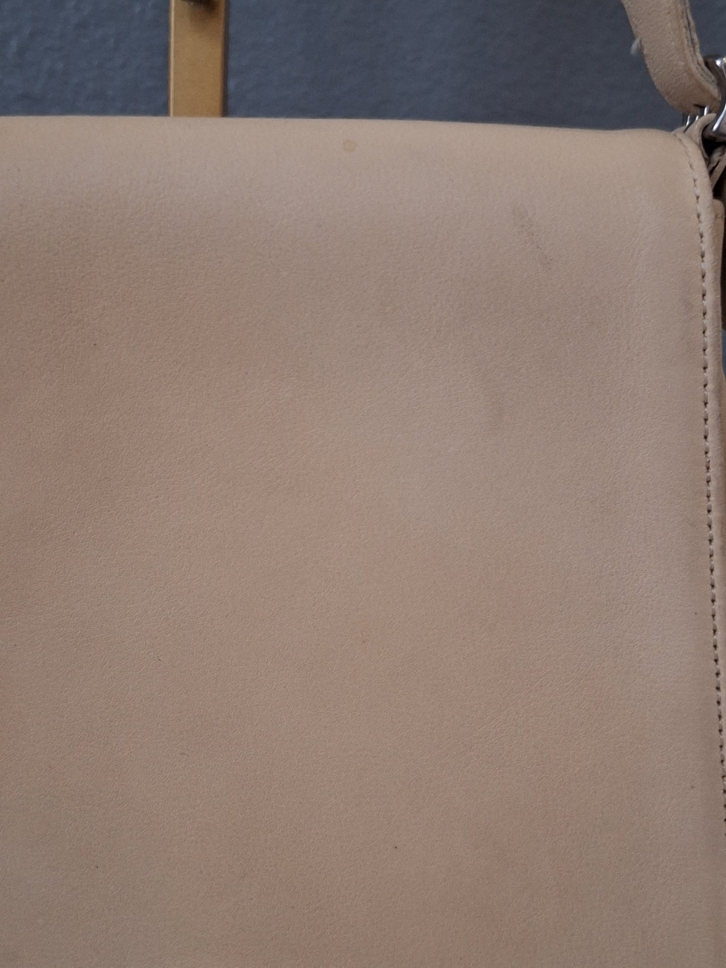 Coach Limited edition genuine leather shoulder bag, pre-loved.  In good condition overall,  please see photos for wear. 

Measurements are in inches:

Height: 11
Length: 8
Depth: 1
Handle Drop: 9 1/2