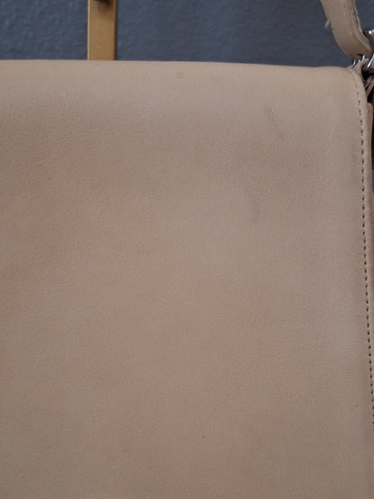 Coach Limited edition genuine leather shoulder bag, pre-loved.  In good condition overall,  please see photos for wear. 

Measurements are in inches:

Height: 11
Length: 8
Depth: 1
Handle Drop: 9 1/2