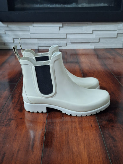 White MICHAEL Michael Kors rain boot Size 8