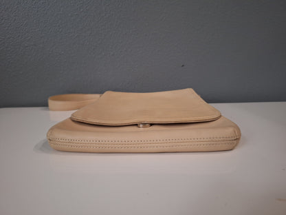 Coach Limited edition genuine leather shoulder bag, pre-loved.  In good condition overall,  please see photos for wear. 

Measurements are in inches:

Height: 11
Length: 8
Depth: 1
Handle Drop: 9 1/2